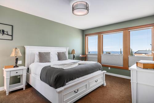 9864 Cathedral Drive, Silver Star, BC - Indoor Photo Showing Bedroom