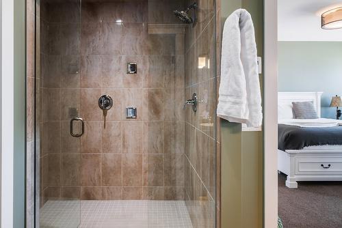 9864 Cathedral Drive, Silver Star, BC - Indoor Photo Showing Bathroom