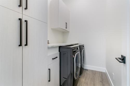 1296 Menu Road, West Kelowna, BC - Indoor Photo Showing Laundry Room