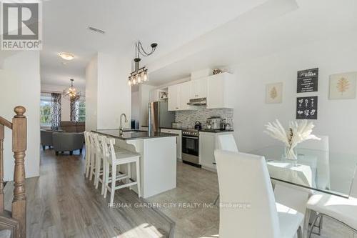 46 - 70 Plains Road, Burlington (Bayview), ON - Indoor Photo Showing Kitchen With Upgraded Kitchen