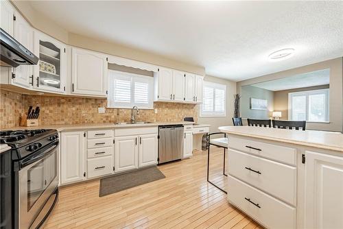 83 Forestgate Drive, Hamilton, ON - Indoor Photo Showing Kitchen With Upgraded Kitchen