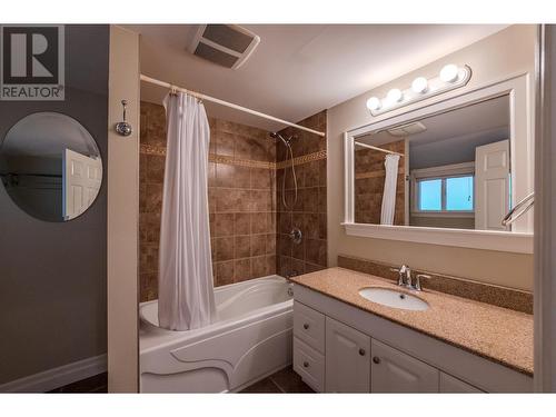 5419 Highway 97, Oliver, BC - Indoor Photo Showing Bathroom