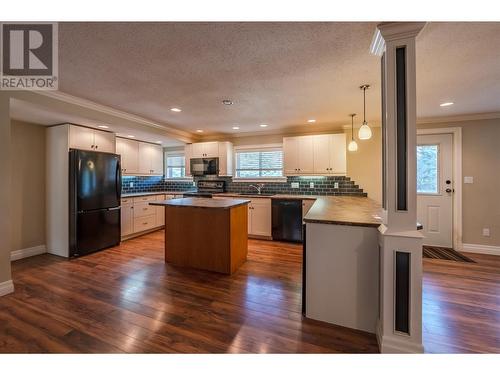 5419 Highway 97, Oliver, BC - Indoor Photo Showing Kitchen