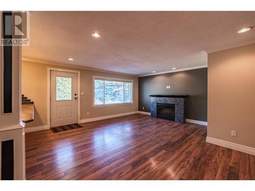 5419 Highway 97, Oliver, BC - Indoor Photo Showing Living Room With Fireplace