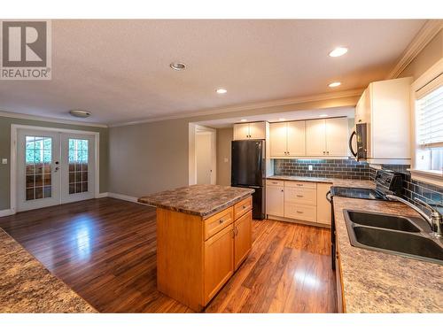 5419 Highway 97, Oliver, BC - Indoor Photo Showing Kitchen With Double Sink