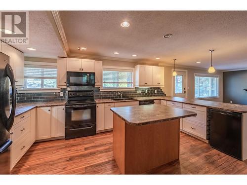 5419 Highway 97, Oliver, BC - Indoor Photo Showing Kitchen