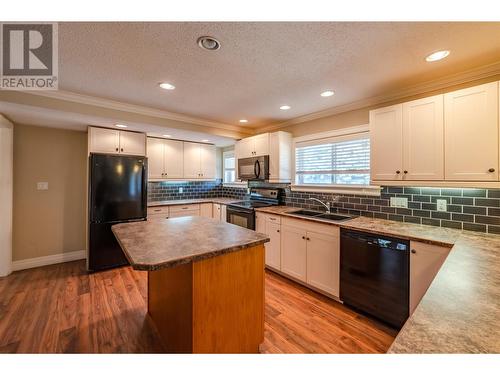 5419 Highway 97, Oliver, BC - Indoor Photo Showing Kitchen With Double Sink