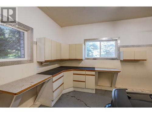 5419 Highway 97, Oliver, BC - Indoor Photo Showing Kitchen