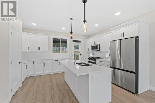 2544 Pinnacle Ridge Drive, West Kelowna, BC - Indoor Photo Showing Kitchen With Double Sink With Upgraded Kitchen