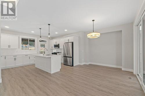 2544 Pinnacle Ridge Drive, West Kelowna, BC - Indoor Photo Showing Kitchen