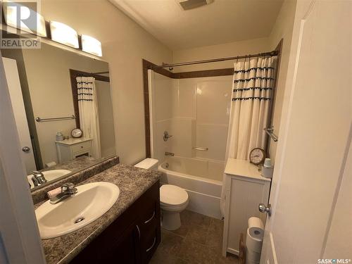 205 221 Main Street S, Moose Jaw, SK - Indoor Photo Showing Bathroom