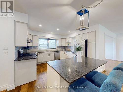 19622 Centre Street, East Gwillimbury, ON - Indoor Photo Showing Kitchen With Double Sink