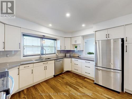 19622 Centre Street, East Gwillimbury, ON - Indoor Photo Showing Kitchen