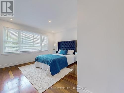 19622 Centre Street, East Gwillimbury, ON - Indoor Photo Showing Bedroom