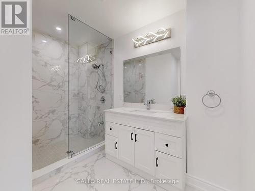 19622 Centre Street, East Gwillimbury, ON - Indoor Photo Showing Bathroom