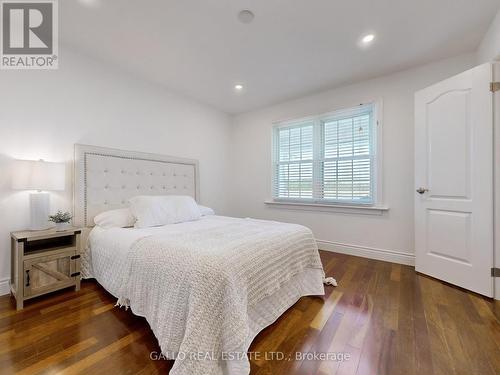 19622 Centre Street, East Gwillimbury, ON - Indoor Photo Showing Bedroom