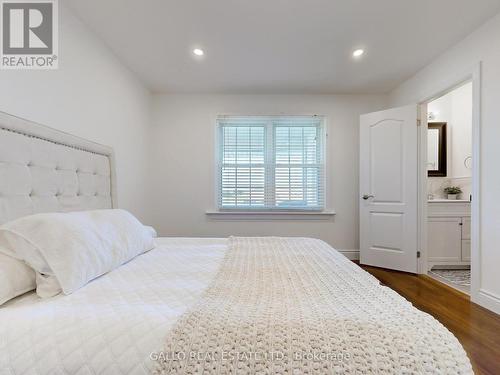 19622 Centre Street, East Gwillimbury, ON - Indoor Photo Showing Bedroom