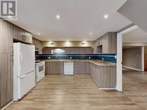 19622 Centre Street, East Gwillimbury, ON - Indoor Photo Showing Kitchen