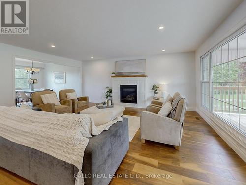 19622 Centre Street, East Gwillimbury, ON - Indoor Photo Showing Bedroom With Fireplace