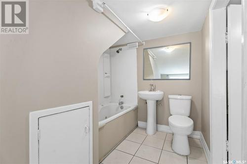 1313 D Avenue N, Saskatoon, SK - Indoor Photo Showing Bathroom