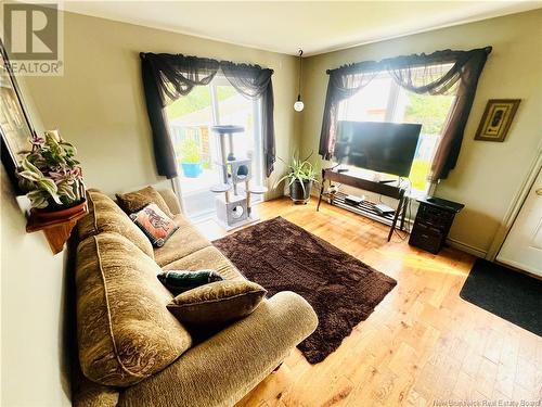 94 Rue Acadie, Grande-Anse, NB - Indoor Photo Showing Living Room