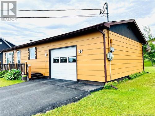 318 Rue De L'Ile, Caraquet, NB - Outdoor