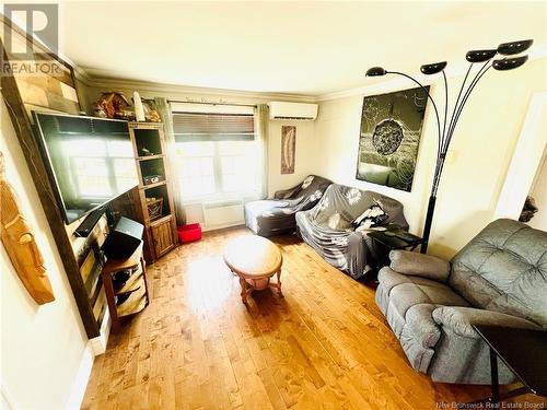 166 Boul. J.D.Gauthier, Shippagan, NB - Indoor Photo Showing Living Room