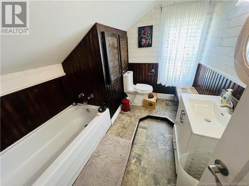 166 Boul. J.D.Gauthier, Shippagan, NB - Indoor Photo Showing Bathroom