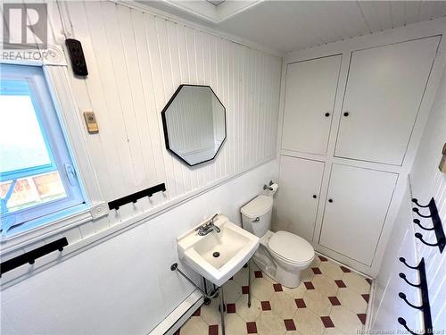 299 Boul. J.D.Gauthier, Shippagan, NB - Indoor Photo Showing Bathroom