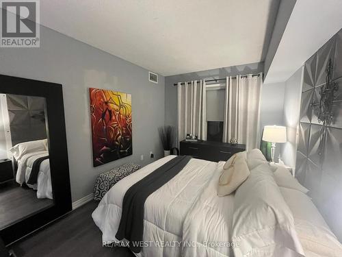 206 - 1000 Sheppard Avenue W, Toronto (Bathurst Manor), ON - Indoor Photo Showing Bedroom