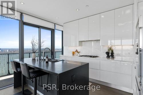 Ph5405 - 42 Charles Street E, Toronto (Church-Yonge Corridor), ON - Indoor Photo Showing Kitchen With Upgraded Kitchen