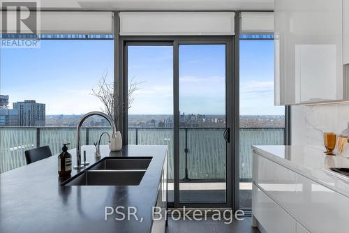 Ph5405 - 42 Charles Street E, Toronto (Church-Yonge Corridor), ON - Indoor Photo Showing Kitchen With Double Sink