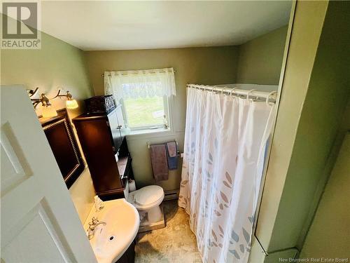 34 Rue Principale, Lamèque, NB - Indoor Photo Showing Bathroom