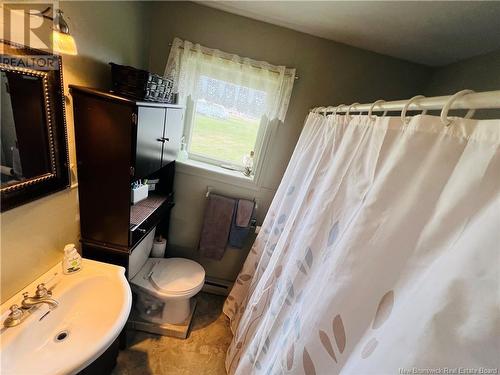 34 Rue Principale, Lamèque, NB - Indoor Photo Showing Bathroom