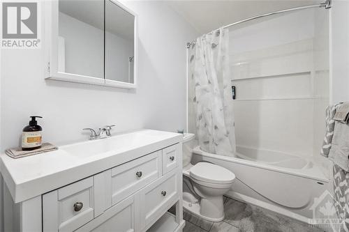 4050 Eady Court, Ottawa, ON - Indoor Photo Showing Bathroom