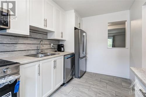 4050 Eady Court, Ottawa, ON - Indoor Photo Showing Kitchen With Double Sink