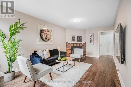 4563 Guildwood Way, Mississauga (East Credit), ON - Indoor Photo Showing Living Room