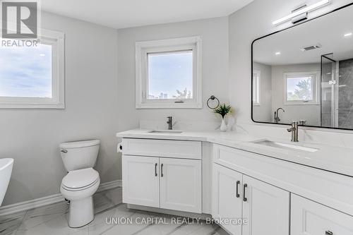 4563 Guildwood Way, Mississauga (East Credit), ON - Indoor Photo Showing Bathroom