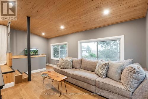 789 Walker Street, London, ON - Indoor Photo Showing Living Room