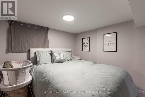 789 Walker Street, London, ON - Indoor Photo Showing Bedroom