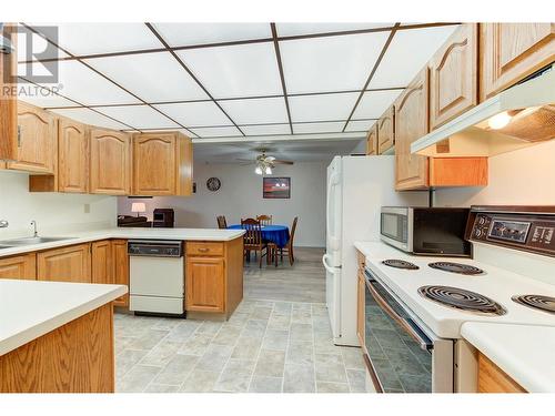 2110 Hoy Street Unit# 204, Kelowna, BC - Indoor Photo Showing Kitchen