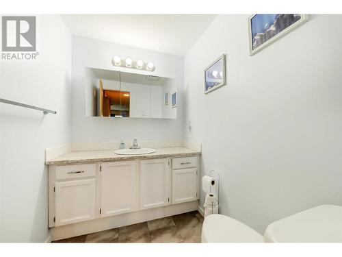 2110 Hoy Street Unit# 204, Kelowna, BC - Indoor Photo Showing Bathroom