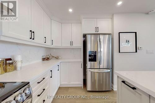 16 Simsbury Court, Markham (Milliken Mills West), ON - Indoor Photo Showing Kitchen With Stainless Steel Kitchen