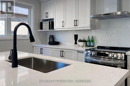 16 Simsbury Court, Markham (Milliken Mills West), ON - Indoor Photo Showing Kitchen