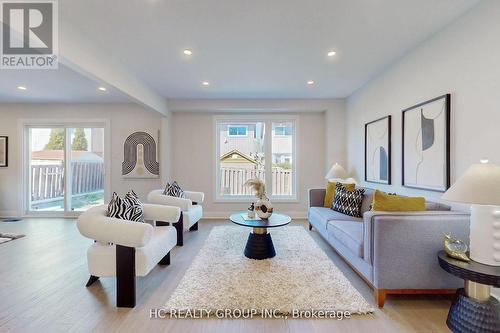 16 Simsbury Court, Markham (Milliken Mills West), ON - Indoor Photo Showing Living Room