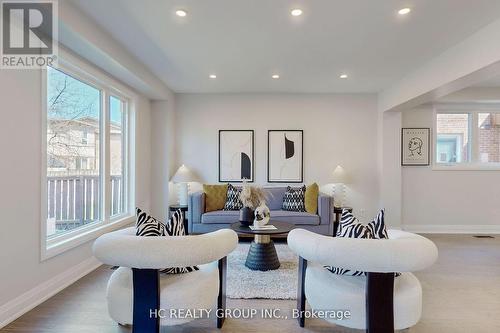 16 Simsbury Court, Markham (Milliken Mills West), ON - Indoor Photo Showing Living Room