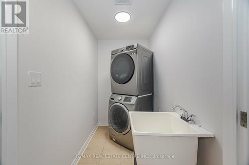 1 Sonoma Valley Crescent, Hamilton (Sheldon), ON - Indoor Photo Showing Laundry Room