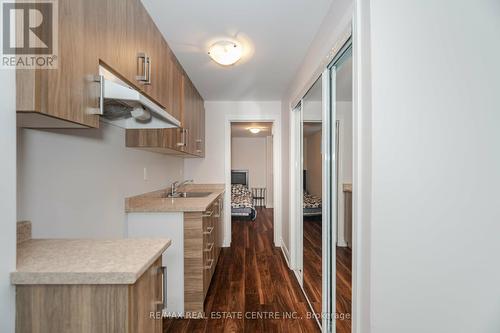 1 Sonoma Valley Crescent, Hamilton (Sheldon), ON - Indoor Photo Showing Kitchen