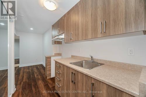 1 Sonoma Valley Crescent, Hamilton (Sheldon), ON - Indoor Photo Showing Kitchen