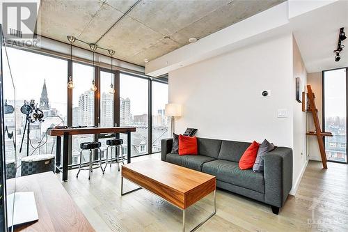 224 Lyon Street N Unit#616, Ottawa, ON - Indoor Photo Showing Living Room